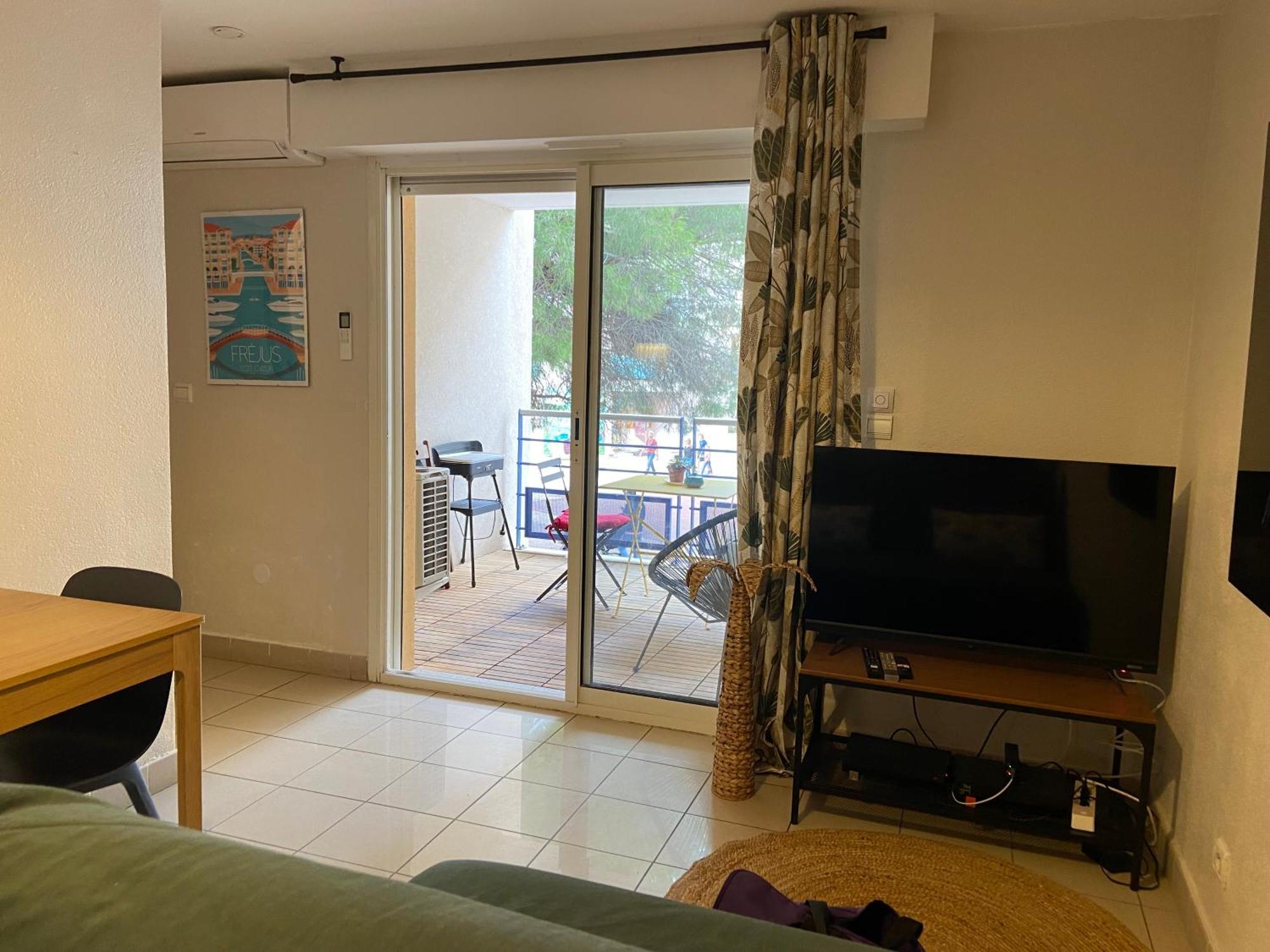 2 Pieces A Port-frejus Apartment *