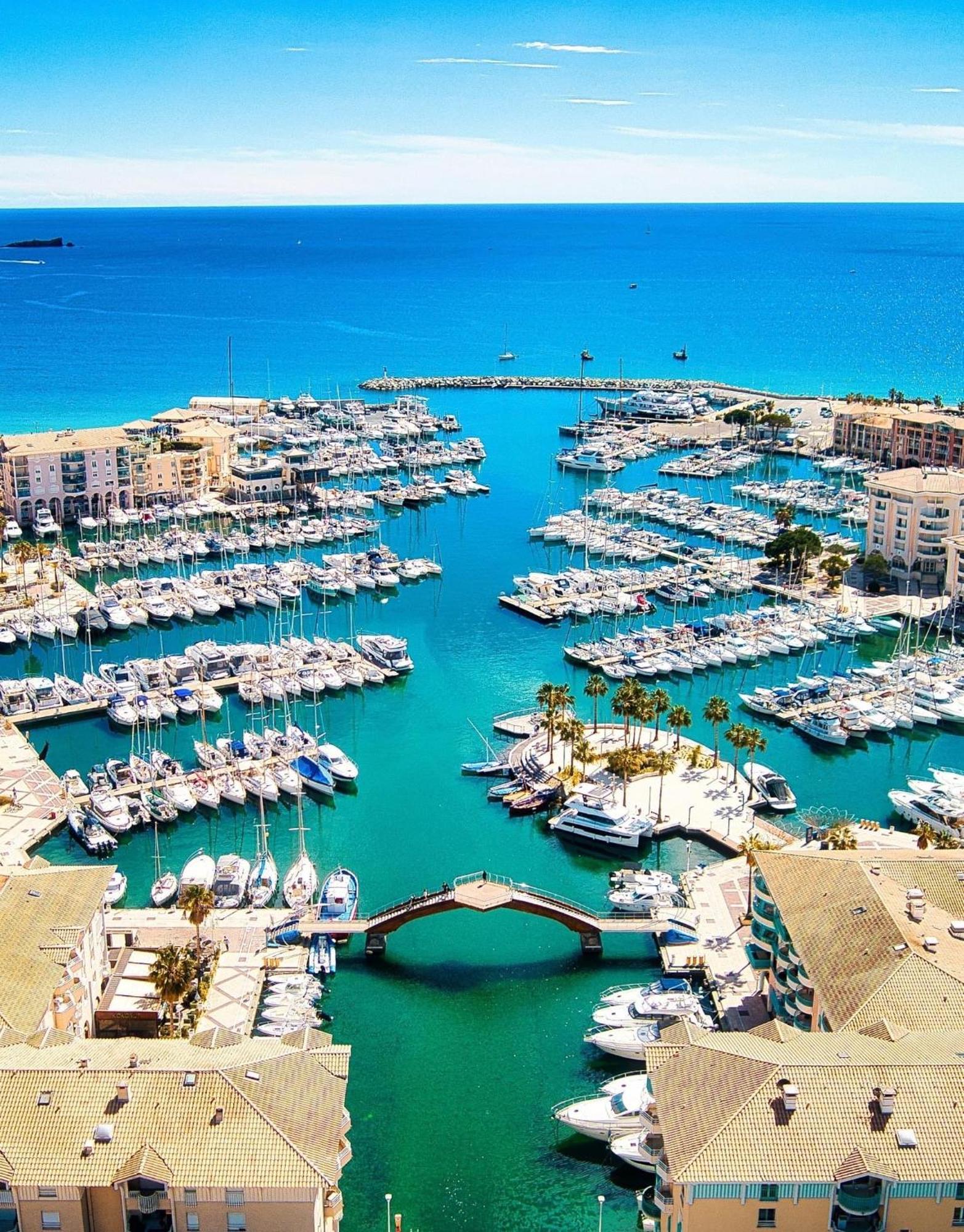 2 Pieces A Port-frejus * Frejus